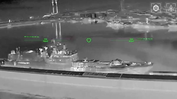 Imagini video cu atacul ucrainenilor asupra bazei Novorossiysk: Fregata rusă Amiral Essen a fost lovită de o dronă deși s-a tras din toate direcțiile