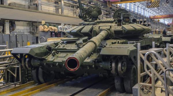 Epuizarea rezervelor strategice: Rusia ar avea sub 900 de tancuri de luptă operaționale în depozitele militare