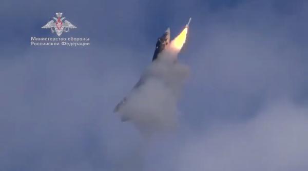 Au ieșit din rând: Experții ruși critică deschis Su-57, avionul rus „invizibil”, dar pe front. Rușii fac comparația cu F-35