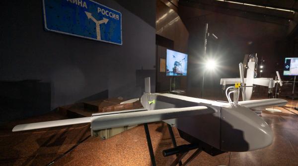 Ucraina transformă radical războiul: Dronele extind în unele porțiuni cu 50 km frontul. Noua „găselniță”, rușii sunt loviți cu drone ghidate cu AI