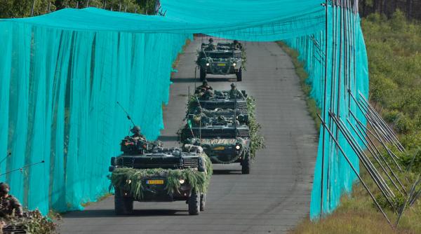 Tacticile frontului din Ucraina preluate de trupele NATO. 7.000 de militari olandezi folosesc tuneluri anti-dronă pentru a bloca o invazie rusească
