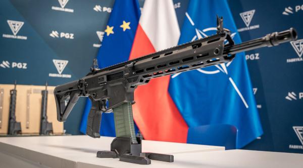 Varșovia cumpără arme "Made in Poland". În Polonia, armele de asalt sunt achiziționate de MApN. Cum e în România