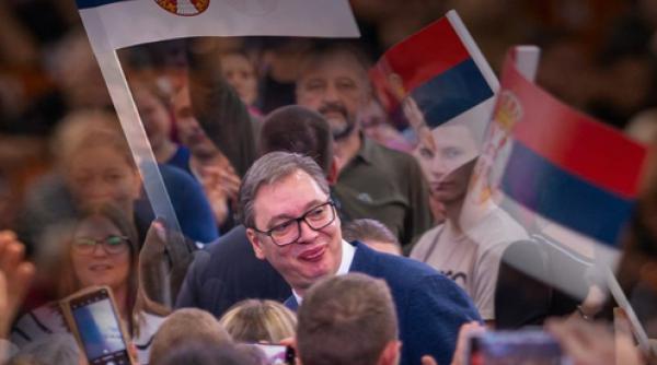 Președintele sârb Aleksandar Vucic și-a anunțat demisia. Serbia va organiza alegeri anticipate prezidențiale și parlamentare, sub presiunea străzii