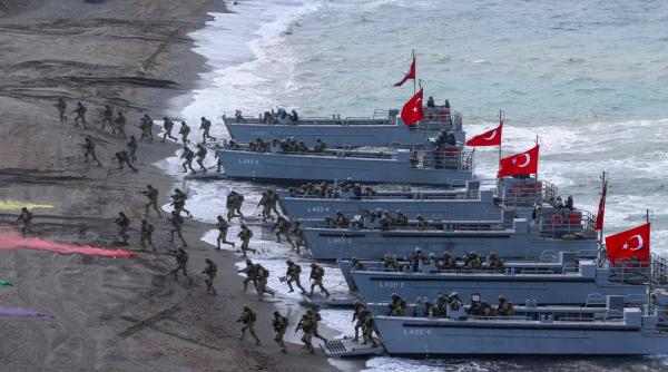 La curtea Sultanului: Turcia, a doua armată a NATO, tot mai curtată. Turcia e indispensabilă în NATO 3.0 odată cu tensiunile dintre SUA și Europa și ar putea juca cartea aderării la UE
