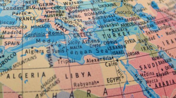 Semnal de apropiere între armatele rivale din Libia: Namroush și Khaled Haftar, împreună la conferința AFRICOM