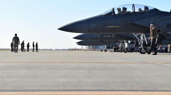Gen. american Grynkewich (SACEUR): „Europenii au umplut majoritatea golurilor”. SUA reduc pe continent numărul de avioane F-15 la 99 sau cel al distrugătoarelor la 9