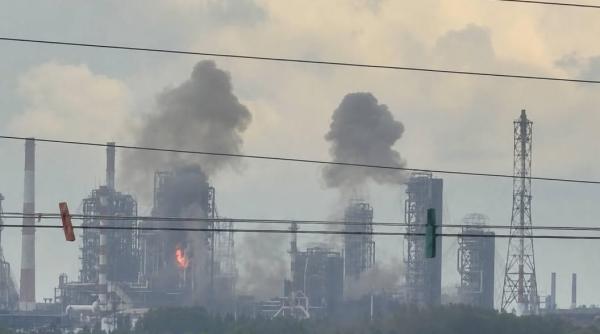 Atac fără precedent în adâncimea teritoriului rus (Foto/Video): Rafinăria care produce 11% din benzina Rusiei a fost incendiată de drone