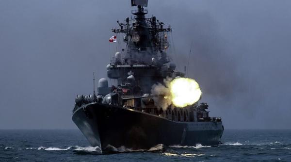 Rusia și-a echipat crucișătoare, distrugătoare și corvete cu noile sisteme Peroed-M pentru combaterea dronelor ucrainene. Cum funcționează acestea
