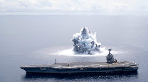 Rușii ironizează „umbra palidă a puterii navale a SUA” și portavionul USS Gerald R. Ford, cea mai modernă navă de luptă. Nimic despre Amiral Kuznețov, mistuit de flăcări și ruginit la cheu