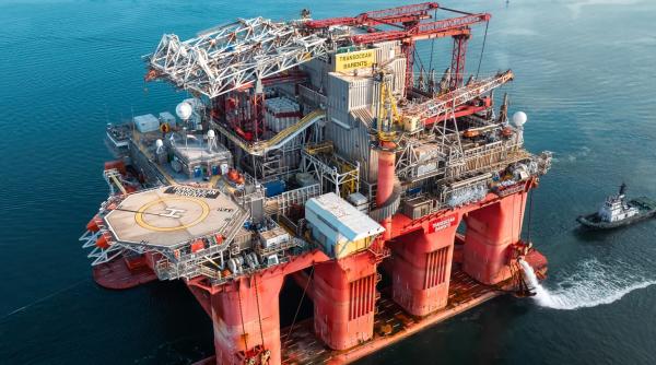 Platforma Neptun Alpha, instalată în Marea Neagră. Deși ”stă” pe 100 mld. mc de gaze, România nu are încă un cadru legal și nici armele necesare pentru a-și apăra infrastructura