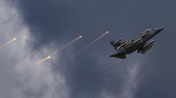 Rușii se laudă cu un nou avion „vechi” pentru a doborî dronele Ucrainei: Yak-130M. Singura problemă e că va fi disponibil abia în 2029