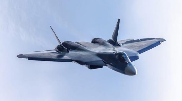 Deși nu au suficiente avioane pentru ei, rușii fac reclamă Su-57 cu noile rachete RVV-SDM și RVV-BD și spun că e mare „interes”. Deocamdată au exportat doar unui stat: Algeria
