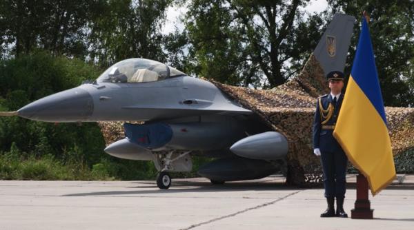 Valurile de atacuri cu drone și rachete rusești uzează rapid avioanele F-16 ale Ucrainei