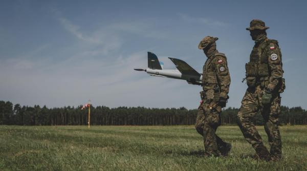 Modelul 44: Drone în locul blindatelor Rosomak. Batalionul viitorului al Poloniei are o companie de drone și a ajuns deja în poligon