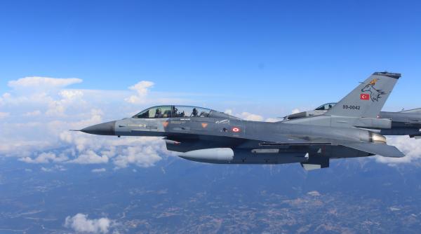 Un avion F-16 al Turciei s-a prăbușit în timpul unei misiuni de antrenament