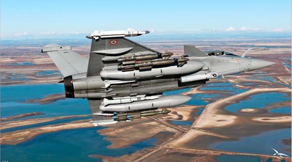Un avion francez Rafale a doborât o dronă în Letonia. Și alții trag cu rachete scumpe aer-aer în drone, nu doar F-urile României