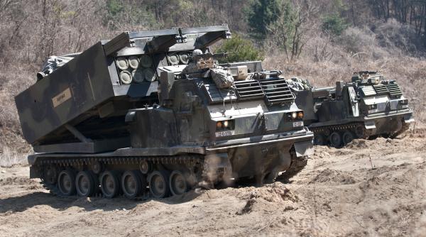 Lansatoarele M270A2 ale Armatei SUA, testate în Germania: NATO își consolidează capacitatea de a lovi cu precizie la mare distanță