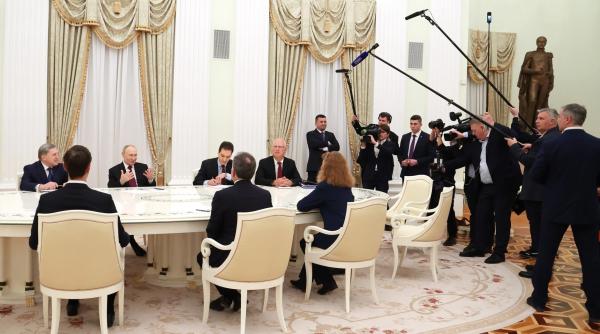 Întâlnirea negociatorilor americani Steve Witkoff şi Jared Kushner cu Vladimir Putin s-a încheiat după câteva ore