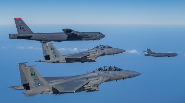 Miliardele cheltuite pe armament american nu opresc rachetele iraniene: Rebelii houthi au doborât un avion de vânătoare saudit F-15SA