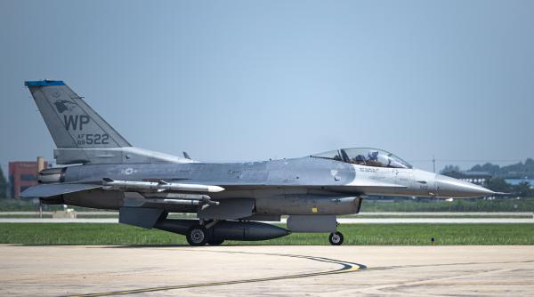 Un F-16 american s-a prăbușit lângă o bază militară din Germania. Aeronava se pregătea să aterizeze după un zbor de antrenament