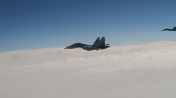 F/A-18 finlandeze și  JAS 39 Gripen finlandeze au efectuat, în premieră, o misiune comună de interceptare a avionelor rusești