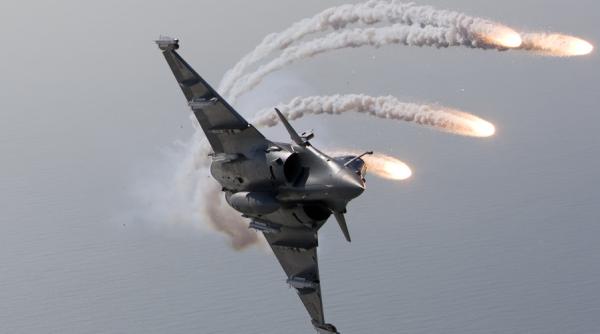 India obține dreptul de a integra armament propriu pe Rafale-M, dar Franța își păstrează codul sursă