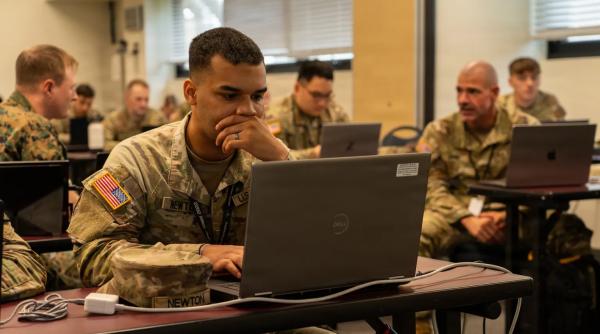 „Suntem pregătiți să lăsăm inteligența artificială să acționeze?”: Dilema U.S. Army în lansarea „Project Griffin”