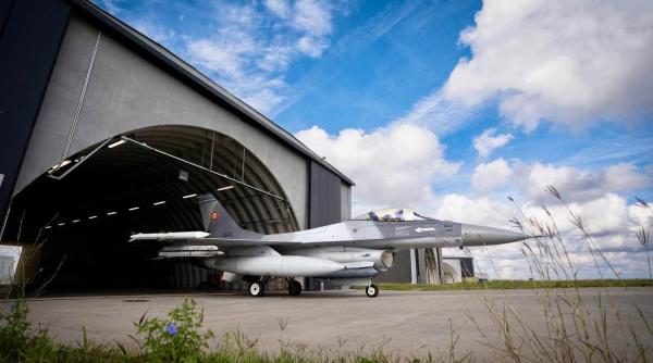 Premieră în România: Primul avion F-16 Fighting Falcon pe care țara noastră l-a retras din serviciu